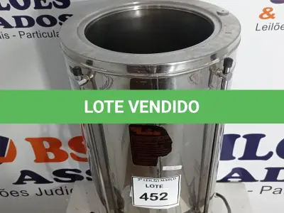 LOTE 452 - 01 CAFETEIRA ELÉTRICA EM INOX MARCA MONARCA. (NO ESTADO) ATENÇÃO! FAZER A VISITAÇÃO ANTES DE ARREMATAR, NÃO SABEMOS SE FUNCIONA. LEILÃO NÃO TEM GARANTIA E NEM DEVOLUÇÃO, SUJEITO A POSSÍVEIS AVARIAS VISÍVEIS/OCULTAS E/OU AUSÊNCIA DE COMPONENTES.