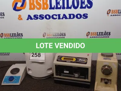 LOTE 258 - 01 RELÓGIO DE PONTO MARCA HENRY, 01 PURIFICADOR DE AR AIR FREE, 01 AMALGAMADOR E 01 AGITADOR DE TUBO. (NO ESTADO) ATENÇÃO! FAZER A VISITAÇÃO ANTES DE ARREMATAR, NÃO SABEMOS SE FUNCIONA. LEILÃO NÃO TEM GARANTIA E NEM DEVOLUÇÃO, SUJEITO A POSSÍVEIS AVARIAS VISÍVEIS/OCULTAS E/OU AUSÊNCIA DE COMPONENTES.