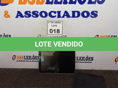 LOTE 018 - 01 TABLET SAMSUNG. (NO ESTADO) ATENÇÃO! FAZER A VISITAÇÃO ANTES DE ARREMATAR, NÃO SABEMOS SE FUNCIONA. LEILÃO NÃO TEM GARANTIA E NEM DEVOLUÇÃO, SUJEITO A POSSÍVEIS AVARIAS VISÍVEIS/OCULTAS E/OU AUSÊNCIA DE COMPONENTES.