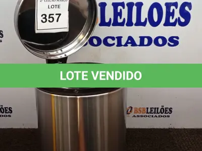 LOTE 357 - 01 LIXEIRA EM INOX COM PEDAL CAPACIDADE 12L. (NOVA). (NO ESTADO) ATENÇÃO! FAZER A VISITAÇÃO ANTES DE ARREMATAR, NÃO SABEMOS SE FUNCIONA. LEILÃO NÃO TEM GARANTIA E NEM DEVOLUÇÃO, SUJEITO A POSSÍVEIS AVARIAS VISÍVEIS/OCULTAS E/OU AUSÊNCIA DE COMPONENTES.