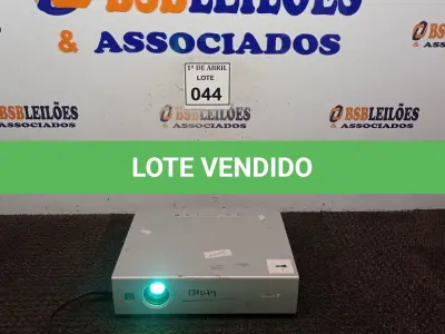 LOTE 044 - 01 PROJETOR SONY. (NO ESTADO) ATENÇÃO! FAZER A VISITAÇÃO ANTES DE ARREMATAR, NÃO SABEMOS SE FUNCIONA. LEILÃO NÃO TEM GARANTIA E NEM DEVOLUÇÃO, SUJEITO A POSSÍVEIS AVARIAS VISÍVEIS/OCULTAS E/OU AUSÊNCIA DE COMPONENTES.