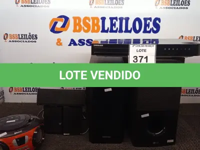 LOTE 371 - 01 MICRO SYSTEM MARCA MONDIAL, 01 HOME-THEATER MARCA SAMSUNG E O1 CAIXA DE SOM PASSIVA MARCA LG. (NO ESTADO) ATENÇÃO! FAZER A VISITAÇÃO ANTES DE ARREMATAR, NÃO SABEMOS SE FUNCIONA. LEILÃO NÃO TEM GARANTIA E NEM DEVOLUÇÃO, SUJEITO A POSSÍVEIS AVARIAS VISÍVEIS/OCULTAS E/OU AUSÊNCIA DE COMPONENTES.