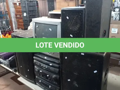 LOTE 349 - 01 LOTE COM CAIXAS DE SOM, TV ANTIGA. (NO ESTADO) ATENÇÃO! FAZER A VISITAÇÃO ANTES DE ARREMATAR, NÃO SABEMOS SE FUNCIONA. LEILÃO NÃO TEM GARANTIA E NEM DEVOLUÇÃO, SUJEITO A POSSÍVEIS AVARIAS VISÍVEIS/OCULTAS E/OU AUSÊNCIA DE COMPONENTES.
