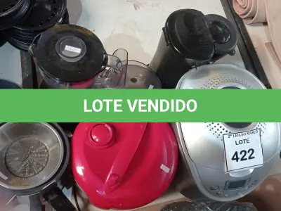 LOTE 422 - 01 PANIFICADORA, 01 CAFETEIRA, 01 PANELA ELÉTRICA E ELETRÔNICOS DIVERSOS. (NO ESTADO) ATENÇÃO! FAZER A VISITAÇÃO ANTES DE ARREMATAR, NÃO SABEMOS SE FUNCIONA. LEILÃO NÃO TEM GARANTIA E NEM DEVOLUÇÃO, SUJEITO A POSSÍVEIS AVARIAS VISÍVEIS/OCULTAS E/OU AUSÊNCIA DE COMPONENTES.