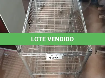 LOTE 439 - 01 CARRINHO DE FERRO P/TRANSPORTE C/03 BANDEJAS.  (NO ESTADO) ATENÇÃO! FAZER A VISITAÇÃO ANTES DE ARREMATAR, NÃO SABEMOS SE FUNCIONA. LEILÃO NÃO TEM GARANTIA E NEM DEVOLUÇÃO, SUJEITO A POSSÍVEIS AVARIAS VISÍVEIS/OCULTAS E/OU AUSÊNCIA DE COMPONENTES.