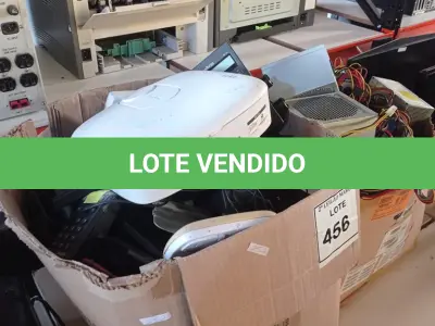 LOTE 456 - 02 CAIXAS COM VÁRIOS ELETRÔNICOS  E FONTES DIVERSOS.  (NO ESTADO) ATENÇÃO! FAZER A VISITAÇÃO ANTES DE ARREMATAR, NÃO SABEMOS SE FUNCIONA. LEILÃO NÃO TEM GARANTIA E NEM DEVOLUÇÃO, SUJEITO A POSSÍVEIS AVARIAS VISÍVEIS/OCULTAS E/OU AUSÊNCIA DE COMPONENTES.
