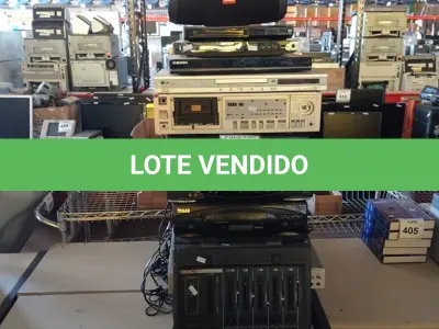 LOTE 403 - 01 LOTE C/DIVERSOS APARELHOS DE SOM, DVD´S, TOCA CD´S, VIDEOCASSETES E ELETRÔNICOS DIVERSOS. (NO ESTADO) ATENÇÃO! FAZER A VISITAÇÃO ANTES DE ARREMATAR, NÃO SABEMOS SE FUNCIONA. LEILÃO NÃO TEM GARANTIA E NEM DEVOLUÇÃO, SUJEITO A POSSÍVEIS AVARIAS VISÍVEIS/OCULTAS E/OU AUSÊNCIA DE COMPONENTES.