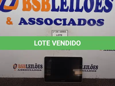 LOTE 012 - 01 TABLET SAMSUNG. (NO ESTADO) ATENÇÃO! FAZER A VISITAÇÃO ANTES DE ARREMATAR, NÃO SABEMOS SE FUNCIONA. LEILÃO NÃO TEM GARANTIA E NEM DEVOLUÇÃO, SUJEITO A POSSÍVEIS AVARIAS VISÍVEIS/OCULTAS E/OU AUSÊNCIA DE COMPONENTES.