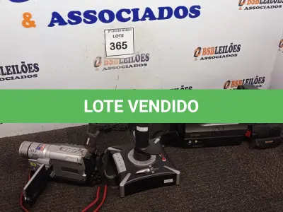 LOTE 365 - 02 FILMADORAS MARCA SHARP E JVC E 01 JOYSTICK MARCA LEADERSHIP GAMER. (NO ESTADO) ATENÇÃO! FAZER A VISITAÇÃO ANTES DE ARREMATAR, NÃO SABEMOS SE FUNCIONA. LEILÃO NÃO TEM GARANTIA E NEM DEVOLUÇÃO, SUJEITO A POSSÍVEIS AVARIAS VISÍVEIS/OCULTAS E/OU AUSÊNCIA DE COMPONENTES.