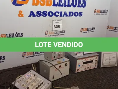 LOTE 336 - 01 LOTE COM VOLTÍMETROS, FONTE DE ALIMENTAÇÃO E CAIXA DE SKINNER. (NO ESTADO) ATENÇÃO! FAZER A VISITAÇÃO ANTES DE ARREMATAR, NÃO SABEMOS SE FUNCIONA. LEILÃO NÃO TEM GARANTIA E NEM DEVOLUÇÃO, SUJEITO A POSSÍVEIS AVARIAS VISÍVEIS/OCULTAS E/OU AUSÊNCIA DE COMPONENTES.