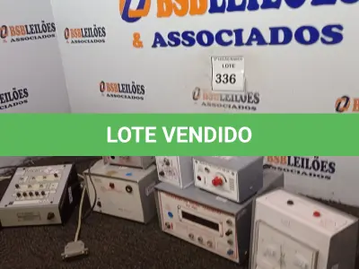 LOTE 336 - 01 LOTE COM VOLTÍMETROS, FONTE DE ALIMENTAÇÃO E CAIXA DE SKINNER. (NO ESTADO) ATENÇÃO! FAZER A VISITAÇÃO ANTES DE ARREMATAR, NÃO SABEMOS SE FUNCIONA. LEILÃO NÃO TEM GARANTIA E NEM DEVOLUÇÃO, SUJEITO A POSSÍVEIS AVARIAS VISÍVEIS/OCULTAS E/OU AUSÊNCIA DE COMPONENTES.