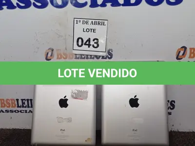 LOTE 043 - 02 IPAD’S 16GB. (NO ESTADO) ATENÇÃO! FAZER A VISITAÇÃO ANTES DE ARREMATAR, NÃO SABEMOS SE FUNCIONA. LEILÃO NÃO TEM GARANTIA E NEM DEVOLUÇÃO, SUJEITO A POSSÍVEIS AVARIAS VISÍVEIS/OCULTAS E/OU AUSÊNCIA DE COMPONENTES.