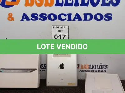 LOTE 017 - 01 IPAD 16GB. (NO ESTADO) ATENÇÃO! FAZER A VISITAÇÃO ANTES DE ARREMATAR, NÃO SABEMOS SE FUNCIONA. LEILÃO NÃO TEM GARANTIA E NEM DEVOLUÇÃO, SUJEITO A POSSÍVEIS AVARIAS VISÍVEIS/OCULTAS E/OU AUSÊNCIA DE COMPONENTES.