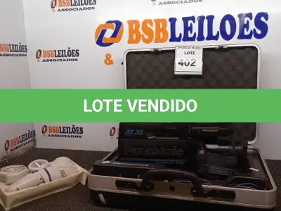 LOTE 402 - 01 FILMADORA MARCA PANASONIC C/MALETA E 01 MASSAGEADOR. (NO ESTADO) ATENÇÃO! FAZER A VISITAÇÃO ANTES DE ARREMATAR, NÃO SABEMOS SE FUNCIONA. LEILÃO NÃO TEM GARANTIA E NEM DEVOLUÇÃO, SUJEITO A POSSÍVEIS AVARIAS VISÍVEIS/OCULTAS E/OU AUSÊNCIA DE COMPONENTES.