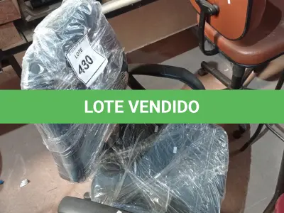 LOTE 430 -  01 CADEIRA GIRATÓRIA PARA ESCRITÓRIO. (NO ESTADO) ATENÇÃO! FAZER A VISITAÇÃO ANTES DE ARREMATAR, NÃO SABEMOS SE FUNCIONA. LEILÃO NÃO TEM GARANTIA E NEM DEVOLUÇÃO, SUJEITO A POSSÍVEIS AVARIAS VISÍVEIS/OCULTAS E/OU AUSÊNCIA DE COMPONENTES.