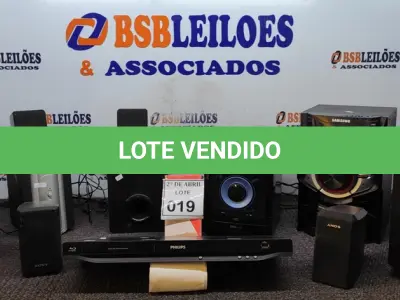 LOTE 019 - 01 DVD PHILIPS, 02 SONS DIVERSOS E DIVERSAS CAIXAS DE SOM. (NO ESTADO) ATENÇÃO! FAZER A VISITAÇÃO ANTES DE ARREMATAR, NÃO SABEMOS SE FUNCIONA. LEILÃO NÃO TEM GARANTIA E NEM DEVOLUÇÃO, SUJEITO A POSSÍVEIS AVARIAS VISÍVEIS/OCULTAS E/OU AUSÊNCIA DE COMPONENTES.