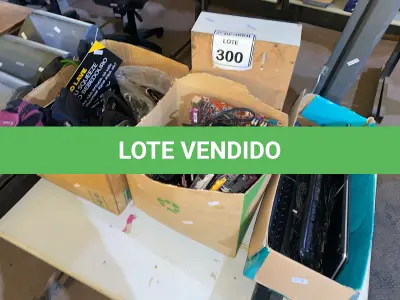 LOTE 300 - 01 LOTE COM TECLADOS, PLACAS MÃES, FONTE DE VÍDEO GAME E EQUIPAMENTOS DE ACADEMIA. (NO ESTADO) ATENÇÃO! FAZER A VISITAÇÃO ANTES DE ARREMATAR, NÃO SABEMOS SE FUNCIONA. LEILÃO NÃO TEM GARANTIA E NEM DEVOLUÇÃO, SUJEITO A POSSÍVEIS AVARIAS VISÍVEIS/OCULTAS E/OU AUSÊNCIA DE COMPONENTES.