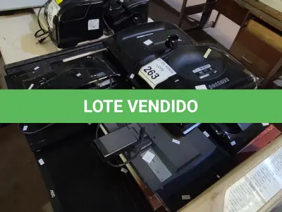 LOTE 263 - 09 MONITORES DIVERSOS. (NO ESTADO) ATENÇÃO! FAZER A VISITAÇÃO ANTES DE ARREMATAR, NÃO SABEMOS SE FUNCIONA. LEILÃO NÃO TEM GARANTIA E NEM DEVOLUÇÃO, SUJEITO A POSSÍVEIS AVARIAS VISÍVEIS/OCULTAS E/OU AUSÊNCIA DE COMPONENTES.