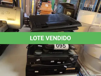 LOTE 095 - 01 LOTE COM VHS, DVD, BALANÇAS E SUPORTES DE VENTILAÇÃO PARA NOTEBOOKS.  (NO ESTADO) ATENÇÃO! FAZER A VISITAÇÃO ANTES DE ARREMATAR, NÃO SABEMOS SE FUNCIONA. LEILÃO NÃO TEM GARANTIA E NEM DEVOLUÇÃO, SUJEITO A POSSÍVEIS AVARIAS VISÍVEIS/OCULTAS E/OU AUSÊNCIA DE COMPONENTES.