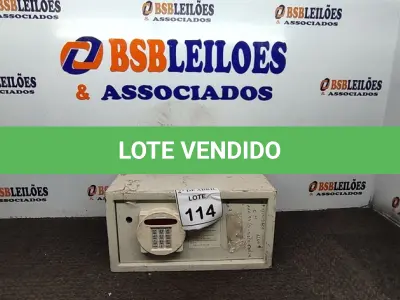 LOTE 114 - 01 COFRE PEQUENO DIGITAL. (NO ESTADO) ATENÇÃO! FAZER A VISITAÇÃO ANTES DE ARREMATAR, NÃO SABEMOS SE FUNCIONA. LEILÃO NÃO TEM GARANTIA E NEM DEVOLUÇÃO, SUJEITO A POSSÍVEIS AVARIAS VISÍVEIS/OCULTAS E/OU AUSÊNCIA DE COMPONENTES.