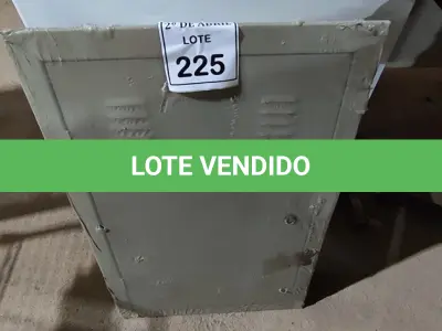 LOTE 225 - 01 QUADRO ELÉTRICO. (NO ESTADO) ATENÇÃO! FAZER A VISITAÇÃO ANTES DE ARREMATAR, NÃO SABEMOS SE FUNCIONA. LEILÃO NÃO TEM GARANTIA E NEM DEVOLUÇÃO, SUJEITO A POSSÍVEIS AVARIAS VISÍVEIS/OCULTAS E/OU AUSÊNCIA DE COMPONENTES.
