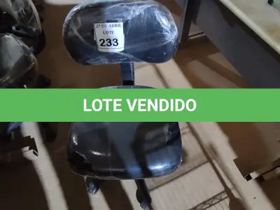 LOTE 233 - 01 CADEIRA PARA ESCRITÓRIO. (NO ESTADO) ATENÇÃO! FAZER A VISITAÇÃO ANTES DE ARREMATAR, NÃO SABEMOS SE FUNCIONA. LEILÃO NÃO TEM GARANTIA E NEM DEVOLUÇÃO, SUJEITO A POSSÍVEIS AVARIAS VISÍVEIS/OCULTAS E/OU AUSÊNCIA DE COMPONENTES.