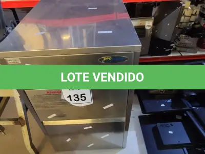 LOTE 135 - 01 MÁQUINA DE GELO PRO SUPER 50KG /24HRS. (NO ESTADO) ATENÇÃO! FAZER A VISITAÇÃO ANTES DE ARREMATAR, NÃO SABEMOS SE FUNCIONA. LEILÃO NÃO TEM GARANTIA E NEM DEVOLUÇÃO, SUJEITO A POSSÍVEIS AVARIAS VISÍVEIS/OCULTAS E/OU AUSÊNCIA DE COMPONENTES.