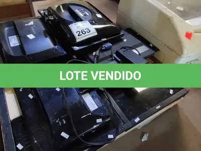 LOTE 263 - 09 MONITORES DIVERSOS. (NO ESTADO) ATENÇÃO! FAZER A VISITAÇÃO ANTES DE ARREMATAR, NÃO SABEMOS SE FUNCIONA. LEILÃO NÃO TEM GARANTIA E NEM DEVOLUÇÃO, SUJEITO A POSSÍVEIS AVARIAS VISÍVEIS/OCULTAS E/OU AUSÊNCIA DE COMPONENTES.