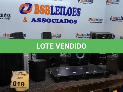 LOTE 019 - 01 DVD PHILIPS, 02 SONS DIVERSOS E DIVERSAS CAIXAS DE SOM. (NO ESTADO) ATENÇÃO! FAZER A VISITAÇÃO ANTES DE ARREMATAR, NÃO SABEMOS SE FUNCIONA. LEILÃO NÃO TEM GARANTIA E NEM DEVOLUÇÃO, SUJEITO A POSSÍVEIS AVARIAS VISÍVEIS/OCULTAS E/OU AUSÊNCIA DE COMPONENTES.