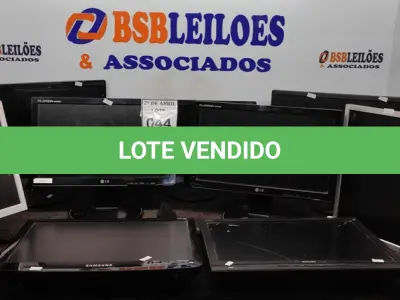 LOTE 044 - 09 MONITORES DIVERSOS MODELOS. (NO ESTADO) ATENÇÃO! FAZER A VISITAÇÃO ANTES DE ARREMATAR, NÃO SABEMOS SE FUNCIONA. LEILÃO NÃO TEM GARANTIA E NEM DEVOLUÇÃO, SUJEITO A POSSÍVEIS AVARIAS VISÍVEIS/OCULTAS E/OU AUSÊNCIA DE COMPONENTES.
