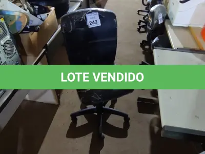 LOTE 242 - 01 CADEIRA PARA ESCRITÓRIO. (NO ESTADO) ATENÇÃO! FAZER A VISITAÇÃO ANTES DE ARREMATAR, NÃO SABEMOS SE FUNCIONA. LEILÃO NÃO TEM GARANTIA E NEM DEVOLUÇÃO, SUJEITO A POSSÍVEIS AVARIAS VISÍVEIS/OCULTAS E/OU AUSÊNCIA DE COMPONENTES.