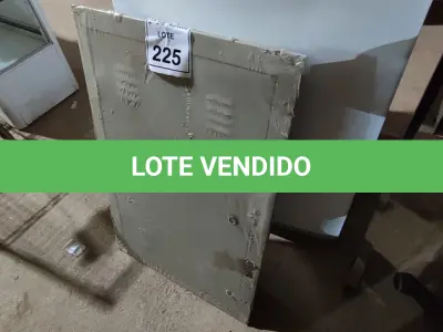LOTE 225 - 01 QUADRO ELÉTRICO. (NO ESTADO) ATENÇÃO! FAZER A VISITAÇÃO ANTES DE ARREMATAR, NÃO SABEMOS SE FUNCIONA. LEILÃO NÃO TEM GARANTIA E NEM DEVOLUÇÃO, SUJEITO A POSSÍVEIS AVARIAS VISÍVEIS/OCULTAS E/OU AUSÊNCIA DE COMPONENTES.