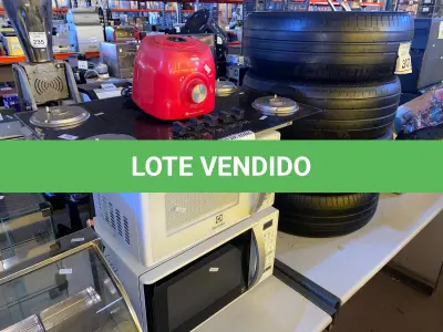 LOTE 308 - 02 MICRO-ONDAS COM PRATOS ,01 BASE DE LIQUIDIFICADOR E 01 FOGÃO INCOMPLETO. (NO ESTADO) ATENÇÃO! FAZER A VISITAÇÃO ANTES DE ARREMATAR, NÃO SABEMOS SE FUNCIONA. LEILÃO NÃO TEM GARANTIA E NEM DEVOLUÇÃO, SUJEITO A POSSÍVEIS AVARIAS VISÍVEIS/OCULTAS E/OU AUSÊNCIA DE COMPONENTES.