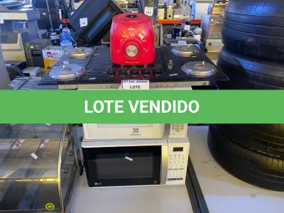 LOTE 308 - 02 MICRO-ONDAS COM PRATOS ,01 BASE DE LIQUIDIFICADOR E 01 FOGÃO INCOMPLETO. (NO ESTADO) ATENÇÃO! FAZER A VISITAÇÃO ANTES DE ARREMATAR, NÃO SABEMOS SE FUNCIONA. LEILÃO NÃO TEM GARANTIA E NEM DEVOLUÇÃO, SUJEITO A POSSÍVEIS AVARIAS VISÍVEIS/OCULTAS E/OU AUSÊNCIA DE COMPONENTES.