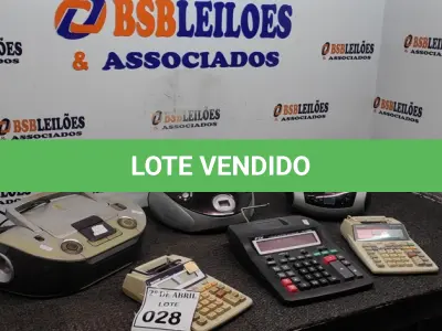 LOTE 028 - 03 SONS PEQUENOS E 03 CALCULADORAS. (NO ESTADO) ATENÇÃO! FAZER A VISITAÇÃO ANTES DE ARREMATAR, NÃO SABEMOS SE FUNCIONA. LEILÃO NÃO TEM GARANTIA E NEM DEVOLUÇÃO, SUJEITO A POSSÍVEIS AVARIAS VISÍVEIS/OCULTAS E/OU AUSÊNCIA DE COMPONENTES.