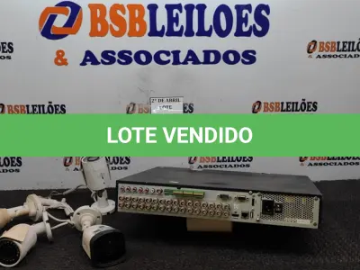 LOTE 009 - 01 DVR 32 CANAIS TEC VOZ COM 04 CÂMERAS DIVERSAS. (NO ESTADO) ATENÇÃO! FAZER A VISITAÇÃO ANTES DE ARREMATAR, NÃO SABEMOS SE FUNCIONA. LEILÃO NÃO TEM GARANTIA E NEM DEVOLUÇÃO, SUJEITO A POSSÍVEIS AVARIAS VISÍVEIS/OCULTAS E/OU AUSÊNCIA DE COMPONENTES.