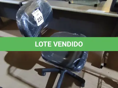 LOTE 233 - 01 CADEIRA PARA ESCRITÓRIO. (NO ESTADO) ATENÇÃO! FAZER A VISITAÇÃO ANTES DE ARREMATAR, NÃO SABEMOS SE FUNCIONA. LEILÃO NÃO TEM GARANTIA E NEM DEVOLUÇÃO, SUJEITO A POSSÍVEIS AVARIAS VISÍVEIS/OCULTAS E/OU AUSÊNCIA DE COMPONENTES.