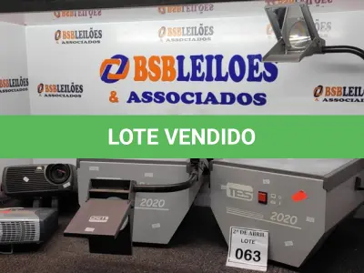 LOTE 063 - 01 LOTE COM RETROPROJETORES ANTIGOS E 02 PROJETORES. (NO ESTADO) ATENÇÃO! FAZER A VISITAÇÃO ANTES DE ARREMATAR, NÃO SABEMOS SE FUNCIONA. LEILÃO NÃO TEM GARANTIA E NEM DEVOLUÇÃO, SUJEITO A POSSÍVEIS AVARIAS VISÍVEIS/OCULTAS E/OU AUSÊNCIA DE COMPONENTES.