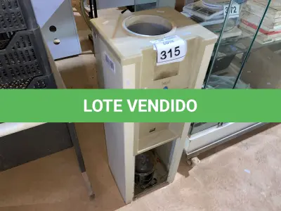 LOTE 315 - 01 BEBEDOURO TIPO GARRAFÃO. (NO ESTADO) ATENÇÃO! FAZER A VISITAÇÃO ANTES DE ARREMATAR, NÃO SABEMOS SE FUNCIONA. LEILÃO NÃO TEM GARANTIA E NEM DEVOLUÇÃO, SUJEITO A POSSÍVEIS AVARIAS VISÍVEIS/OCULTAS E/OU AUSÊNCIA DE COMPONENTES.