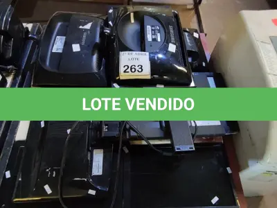 LOTE 263 - 09 MONITORES DIVERSOS. (NO ESTADO) ATENÇÃO! FAZER A VISITAÇÃO ANTES DE ARREMATAR, NÃO SABEMOS SE FUNCIONA. LEILÃO NÃO TEM GARANTIA E NEM DEVOLUÇÃO, SUJEITO A POSSÍVEIS AVARIAS VISÍVEIS/OCULTAS E/OU AUSÊNCIA DE COMPONENTES.
