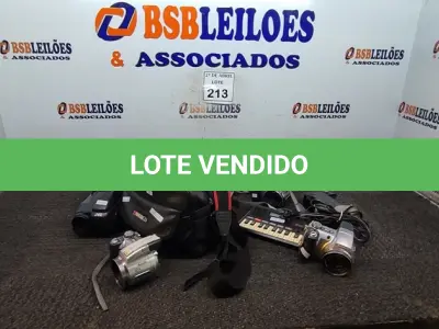 LOTE 213 - 03 CÂMERAS DIGITAIS SONY E 01 FILMADORA JVC. (NO ESTADO) ATENÇÃO! FAZER A VISITAÇÃO ANTES DE ARREMATAR, NÃO SABEMOS SE FUNCIONA. LEILÃO NÃO TEM GARANTIA E NEM DEVOLUÇÃO, SUJEITO A POSSÍVEIS AVARIAS VISÍVEIS/OCULTAS E/OU AUSÊNCIA DE COMPONENTES.