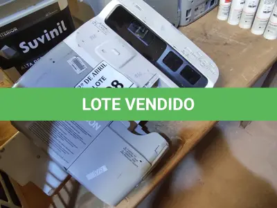 LOTE 128 - 01 PROJETOR EPSON. (NO ESTADO) ATENÇÃO! FAZER A VISITAÇÃO ANTES DE ARREMATAR, NÃO SABEMOS SE FUNCIONA. LEILÃO NÃO TEM GARANTIA E NEM DEVOLUÇÃO, SUJEITO A POSSÍVEIS AVARIAS VISÍVEIS/OCULTAS E/OU AUSÊNCIA DE COMPONENTES.