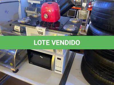 LOTE 308 - 02 MICRO-ONDAS COM PRATOS ,01 BASE DE LIQUIDIFICADOR E 01 FOGÃO INCOMPLETO. (NO ESTADO) ATENÇÃO! FAZER A VISITAÇÃO ANTES DE ARREMATAR, NÃO SABEMOS SE FUNCIONA. LEILÃO NÃO TEM GARANTIA E NEM DEVOLUÇÃO, SUJEITO A POSSÍVEIS AVARIAS VISÍVEIS/OCULTAS E/OU AUSÊNCIA DE COMPONENTES.