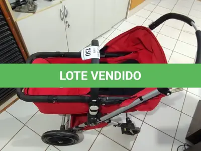 LOTE 250 - 01 CARRINHO DE BEBÊ NA COR VERMELHO.  (NO ESTADO) ATENÇÃO! FAZER A VISITAÇÃO ANTES DE ARREMATAR, NÃO SABEMOS SE FUNCIONA. LEILÃO NÃO TEM GARANTIA E NEM DEVOLUÇÃO, SUJEITO A POSSÍVEIS AVARIAS VISÍVEIS/OCULTAS E/OU AUSÊNCIA DE COMPONENTES.