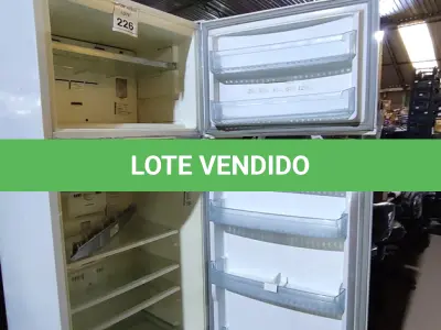 LOTE 226 - 01 GELADEIRA BRASTEMP FROST FREE 220VOLTS.  (NO ESTADO) ATENÇÃO! FAZER A VISITAÇÃO ANTES DE ARREMATAR, NÃO SABEMOS SE FUNCIONA. LEILÃO NÃO TEM GARANTIA E NEM DEVOLUÇÃO, SUJEITO A POSSÍVEIS AVARIAS VISÍVEIS/OCULTAS E/OU AUSÊNCIA DE COMPONENTES.