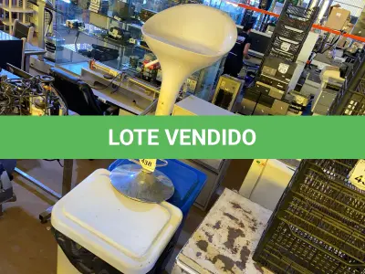 LOTE 438 - 02 LIXEIRAS E 01 BANQUETA. (NO ESTADO) ATENÇÃO! FAZER A VISITAÇÃO ANTES DE ARREMATAR, NÃO SABEMOS SE FUNCIONA. LEILÃO NÃO TEM GARANTIA E NEM DEVOLUÇÃO, SUJEITO A POSSÍVEIS AVARIAS VISÍVEIS/OCULTAS E/OU AUSÊNCIA DE COMPONENTES.