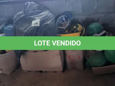 LOTE 004 - 01 LOTE COM CAPACETES DE OBRA.  (NO ESTADO) ATENÇÃO! FAZER A VISITAÇÃO ANTES DE ARREMATAR, NÃO SABEMOS SE FUNCIONA. LEILÃO NÃO TEM GARANTIA E NEM DEVOLUÇÃO, SUJEITO A POSSÍVEIS AVARIAS VISÍVEIS/OCULTAS E/OU AUSÊNCIA DE COMPONENTES.