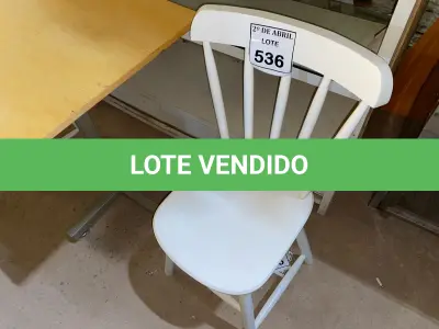 LOTE 536 - 01 CADEIRA EM MADEIRA BRANCA (NO ESTADO) ATENÇÃO! FAZER A VISITAÇÃO ANTES DE ARREMATAR, NÃO SABEMOS SE FUNCIONA. LEILÃO NÃO TEM GARANTIA E NEM DEVOLUÇÃO, SUJEITO A POSSÍVEIS AVARIAS VISÍVEIS/OCULTAS E/OU AUSÊNCIA DE COMPONENTES.