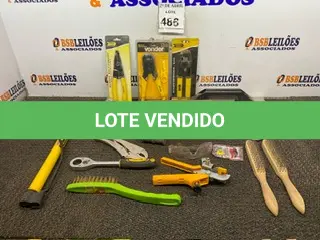 LOTE 486 - 01 LOTE COM ESCOVA DE AÇO, LINHAS DE PEDREIRO, MOLA AÉREA, ALICATE CRIMPADOR. (NO ESTADO) ATENÇÃO! FAZER A VISITAÇÃO ANTES DE ARREMATAR, NÃO SABEMOS SE FUNCIONA. LEILÃO NÃO TEM GARANTIA E NEM DEVOLUÇÃO, SUJEITO A POSSÍVEIS AVARIAS VISÍVEIS/OCULTAS E/OU AUSÊNCIA DE COMPONENTES.
