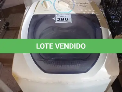 LOTE 296 - 01 MÁQUINA DE LAVAR ROUPAS ELECTROLUX 7KG 220VOLTS. (NO ESTADO) ATENÇÃO! FAZER A VISITAÇÃO ANTES DE ARREMATAR, NÃO SABEMOS SE FUNCIONA. LEILÃO NÃO TEM GARANTIA E NEM DEVOLUÇÃO, SUJEITO A POSSÍVEIS AVARIAS VISÍVEIS/OCULTAS E/OU AUSÊNCIA DE COMPONENTES.